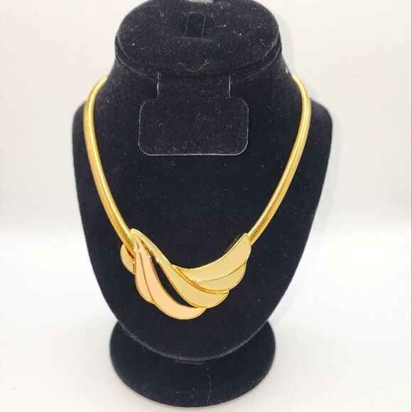 VTG 90's Trifari Omega Chain Green and White Enamel Swirl Choker Necklace - Picture 1 of 13
